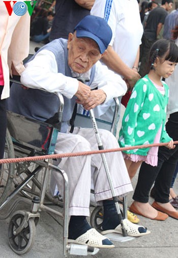 Hanoians pay last respects to General Vo Nguyen Giap - ảnh 2